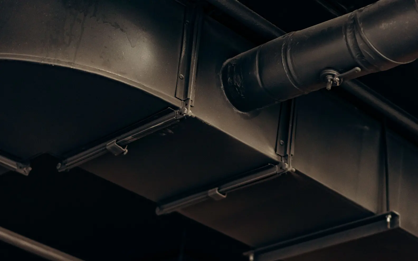 Detailed overhead HVAC air-duct installation inside a modern commercial building